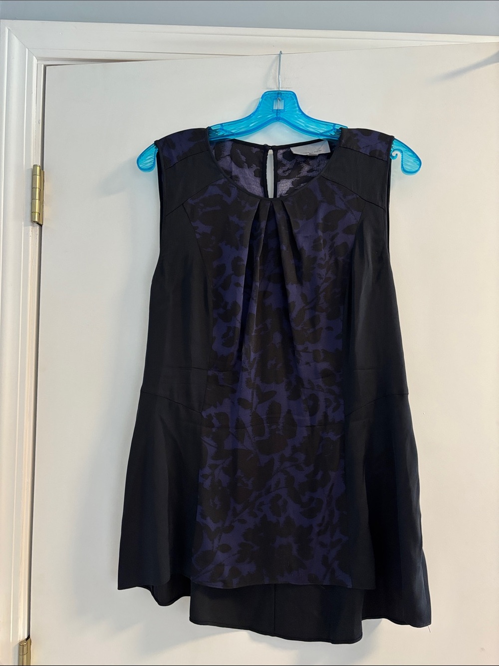 Classiques Entier Navy and Black Floral Pleated Front Sleeveless Top Large Silk